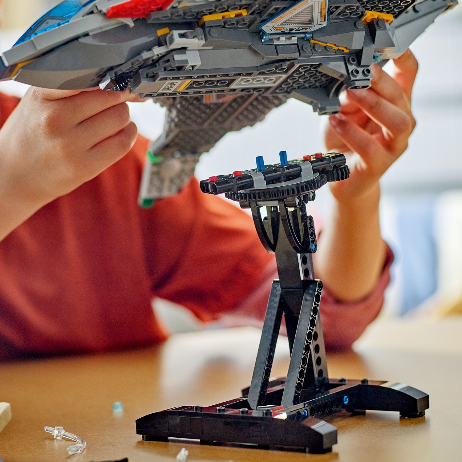 Otočn&yacute; stojan pro prohl&iacute;žen&iacute; ze v&scaron;ech &uacute;hlů