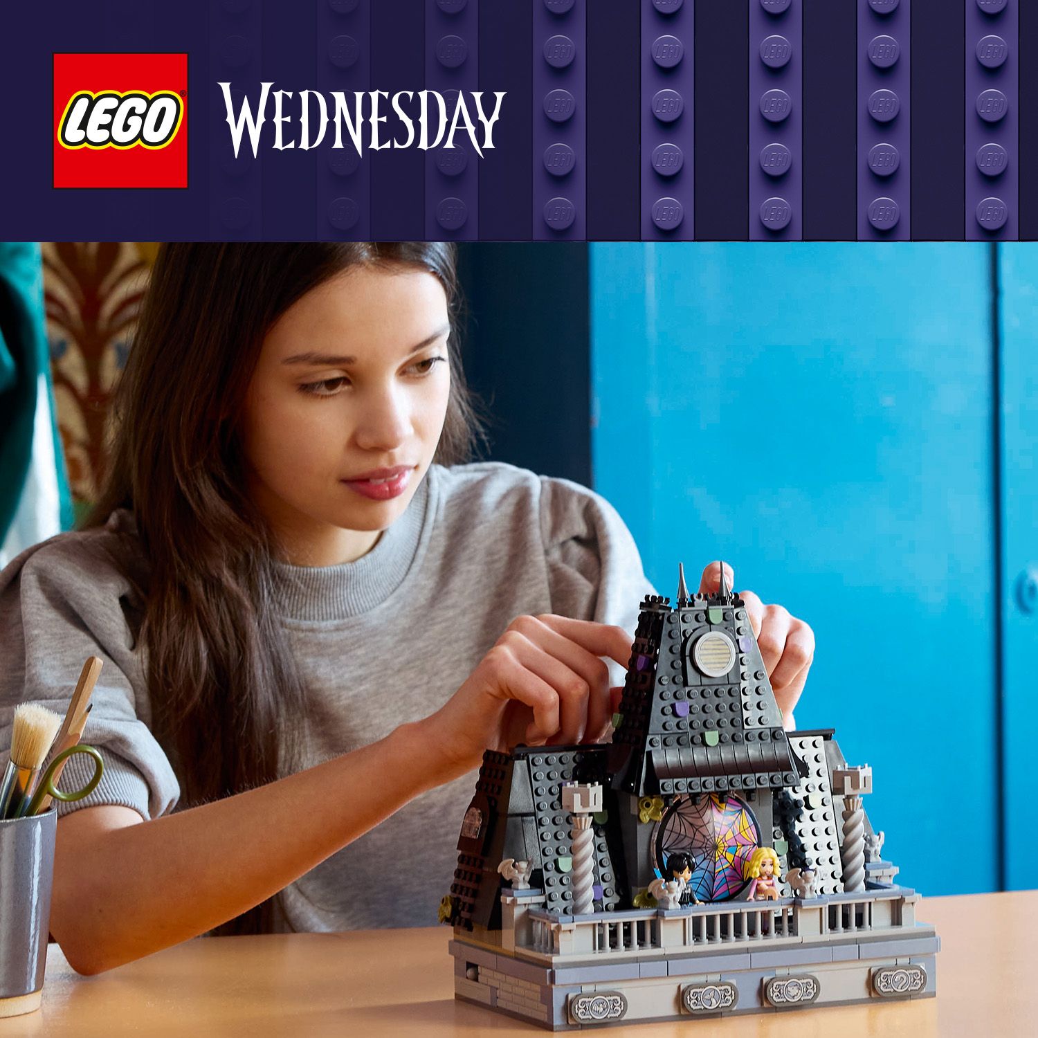 Model pln&yacute; detailů z televizn&iacute;ho seri&aacute;lu